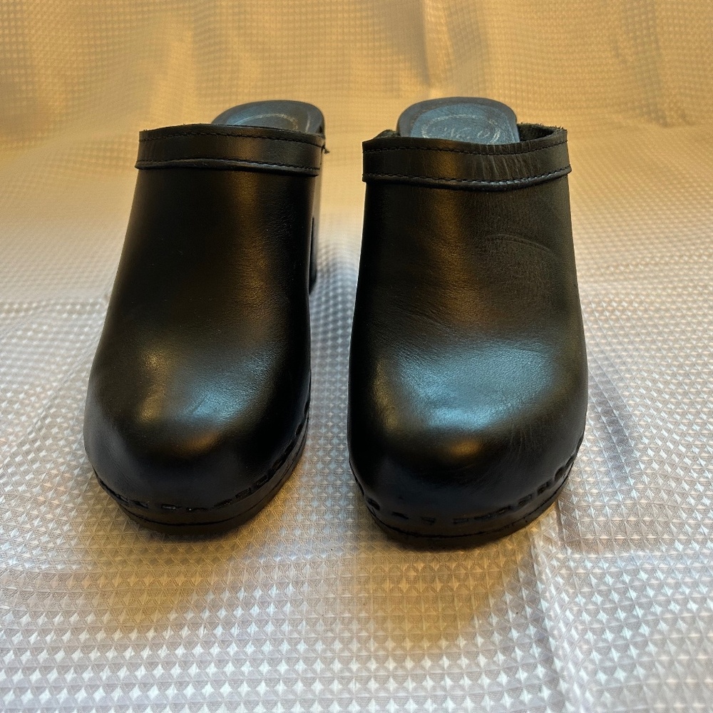 No. 6 Old School Black Clogs Size 35